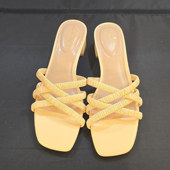 BRAND NEW BANDOLINO WOMEN'S RUN RUN 3 FAUX LEATHER CRISS-CROSS SLIDE SANDALS - Picture 2 of 16